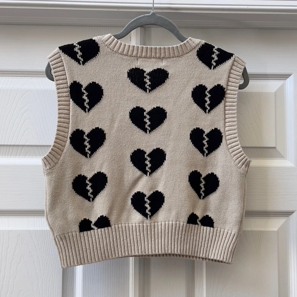 Arizona Jean Company Cream and Black V-neck Sweater With Broken Hearts, Size Med - Picture 2 of 8